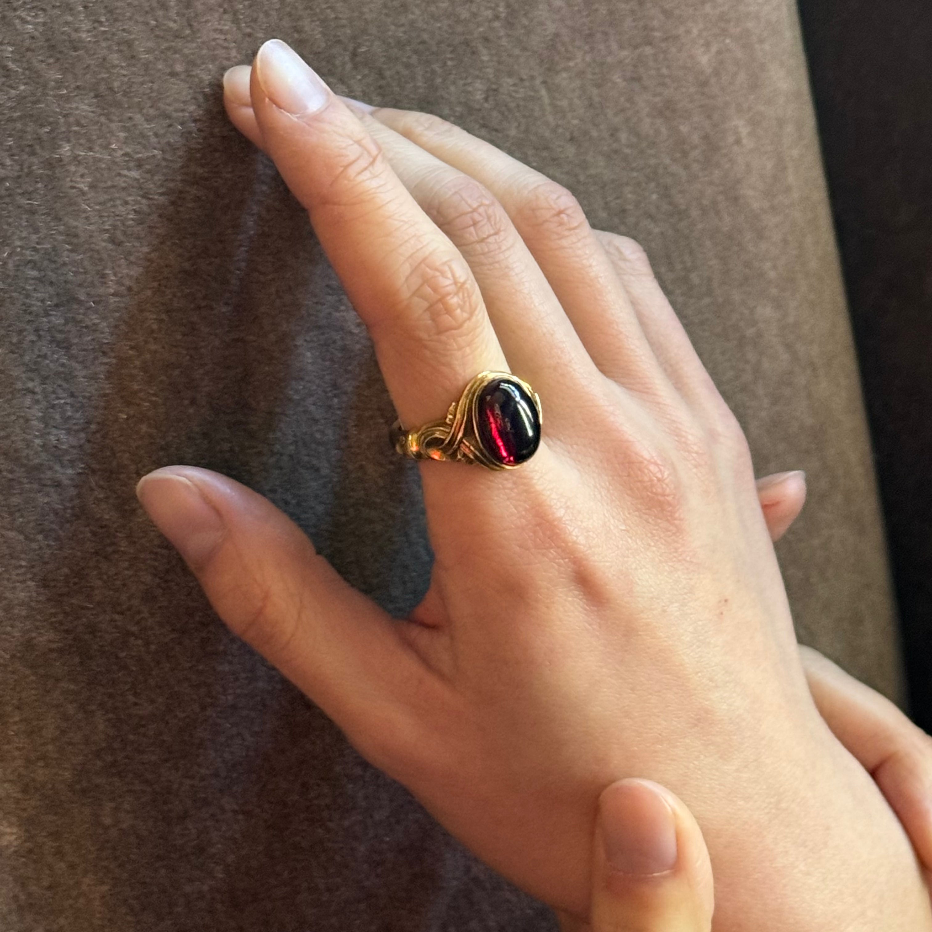 Antique Victorian 15k Cabochon Garnet Finely Carved Signet Ring