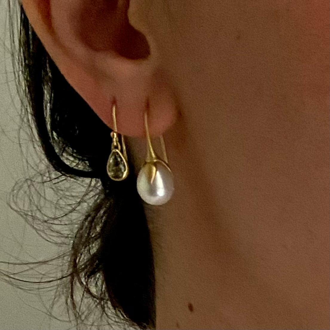 Gabriella Kiss 18k Yellow Gold White Pearl Eggplant Earrings