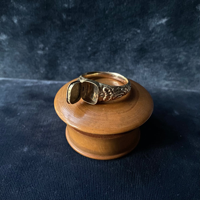 Antique Georgian 15k Blue Enamel Locket Ring