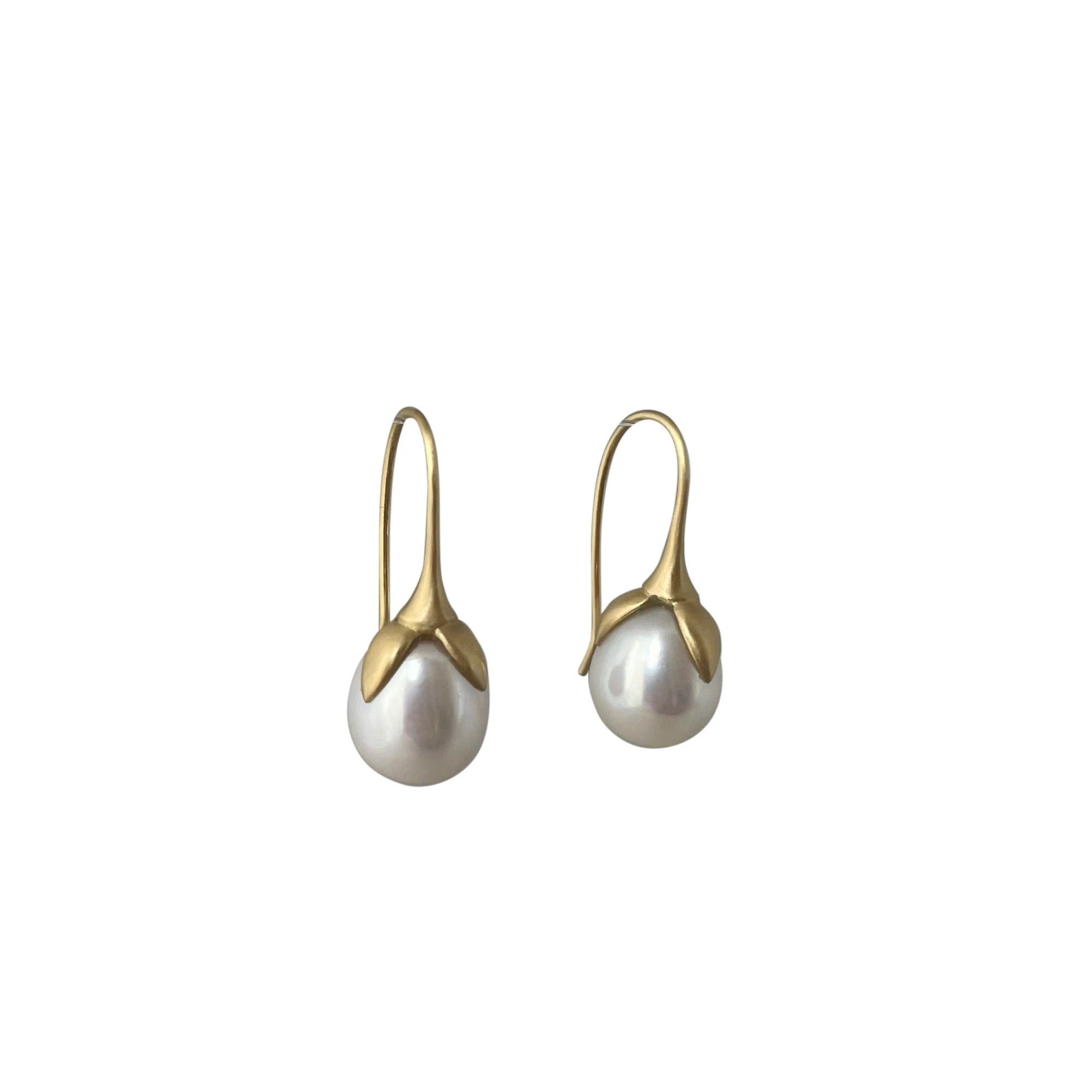 Gabriella Kiss 18k Yellow Gold White Pearl Eggplant Earrings