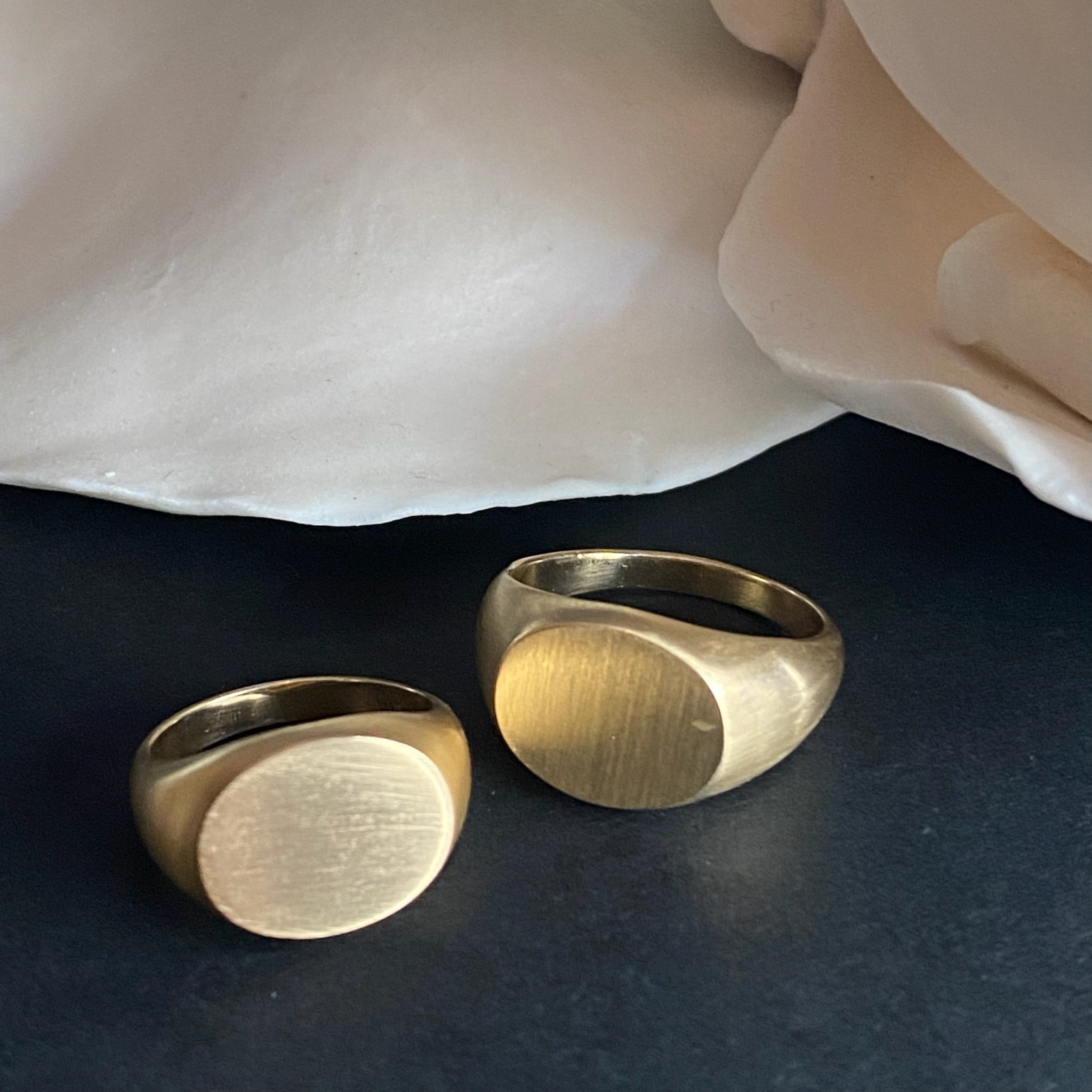 Métier Modern 14k Brushed Gold Oval Signet Ring